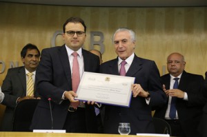 OAB homenageia constitucionalista Michel Temer