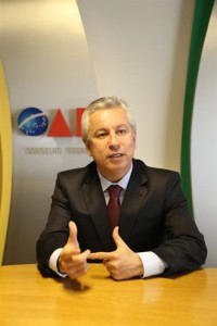  No artigo, Henri Clay condena o preconceito (Foto: Eugenio Novaes - CFOAB ) 