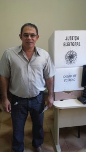 Eleitor na votação em Feijó